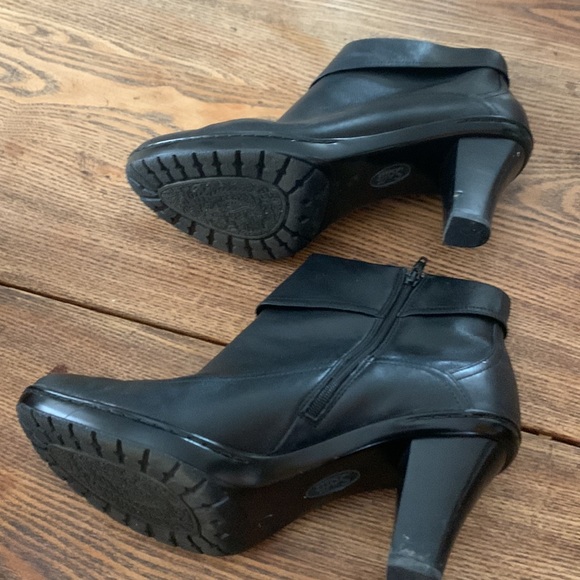 leather  black upper bootie size 8 1/2 - Picture 3 of 7